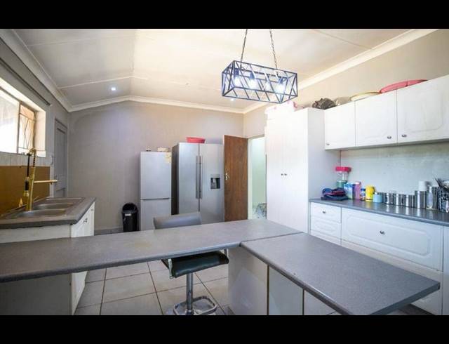 10 BEDROOM HOUSE FOR SALE IN PRETORIA GARDENS